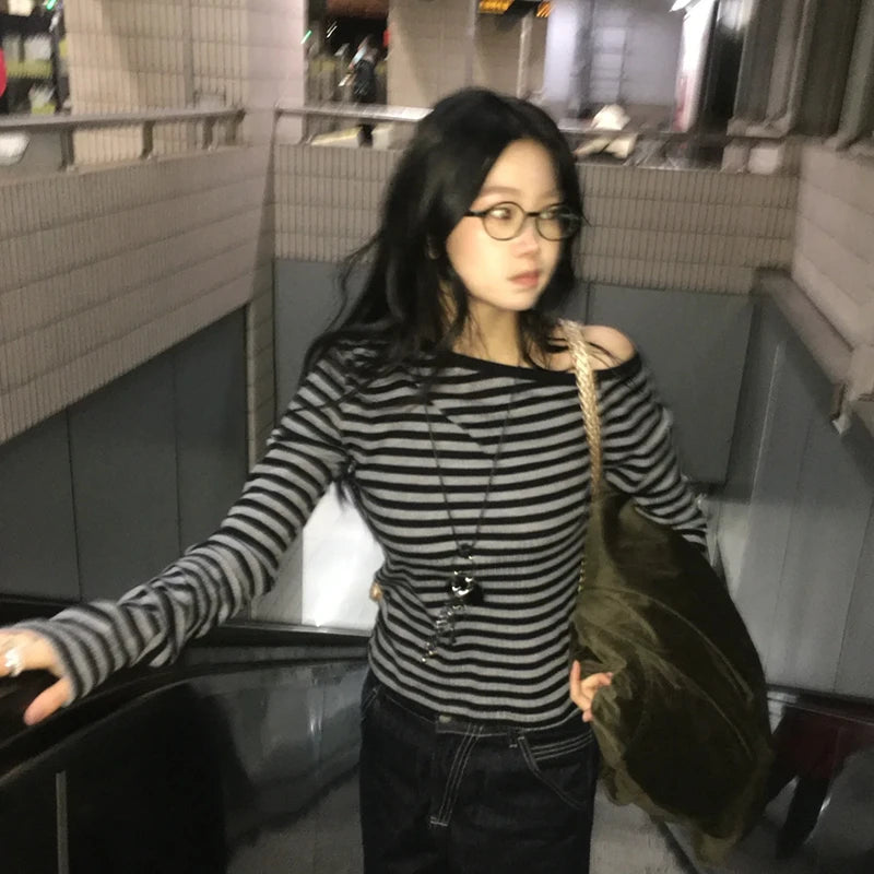 Genayooa Japanese Y2k T-shirt Women Long Sleeve Off Shoulder Striped Crop Tops Y2k Grunge 2000s Aesthetic Streetwear T Shirts