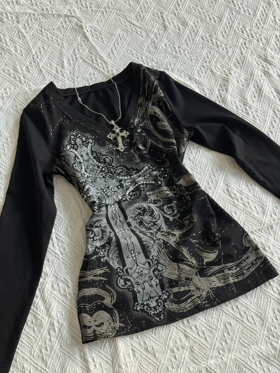 HOUZHOU Vintage Gothic T-shirts Women Y2k Black Punk Graphic T-shirt Grunge Retro Sexy V-neck Cotton Tees Aesthetic Harajuku Top