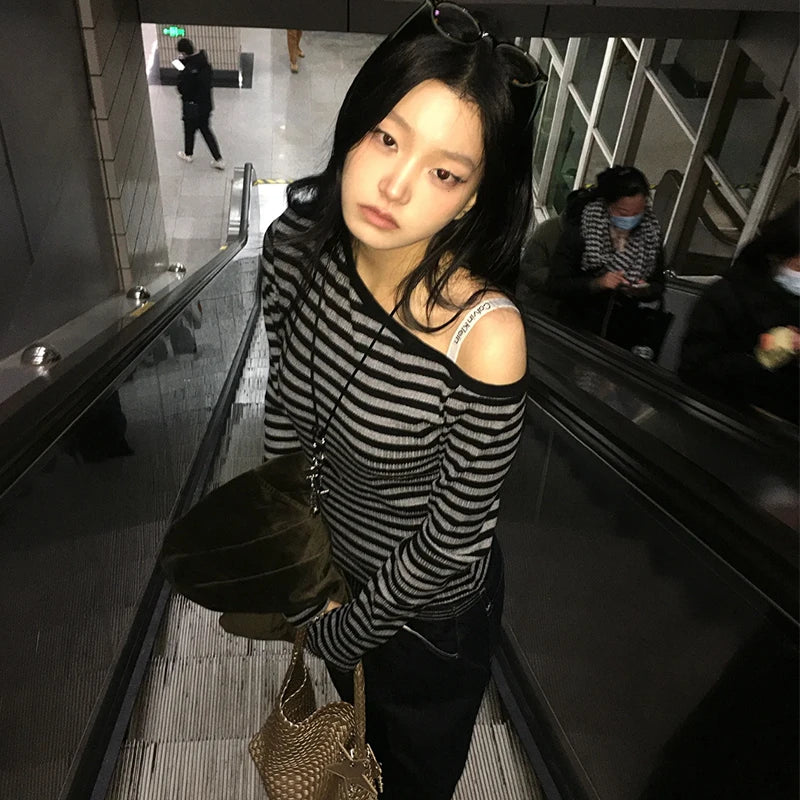 Genayooa Japanese Y2k T-shirt Women Long Sleeve Off Shoulder Striped Crop Tops Y2k Grunge 2000s Aesthetic Streetwear T Shirts